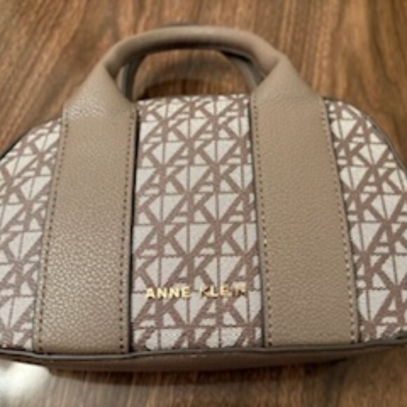 Anne Klein Handbag - Picture 4 of 5